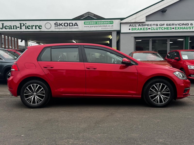 VOLKSWAGEN GOLF
