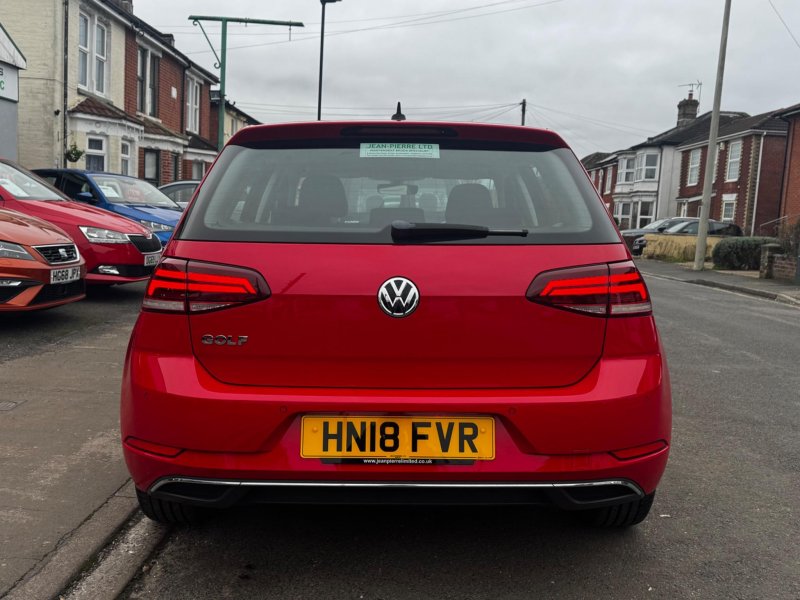 VOLKSWAGEN GOLF