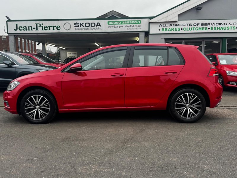 VOLKSWAGEN GOLF