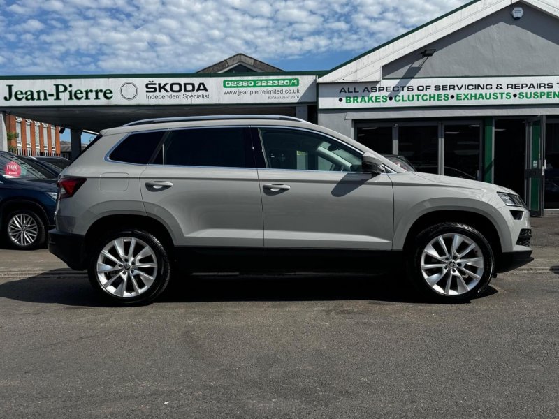 SKODA KAROQ